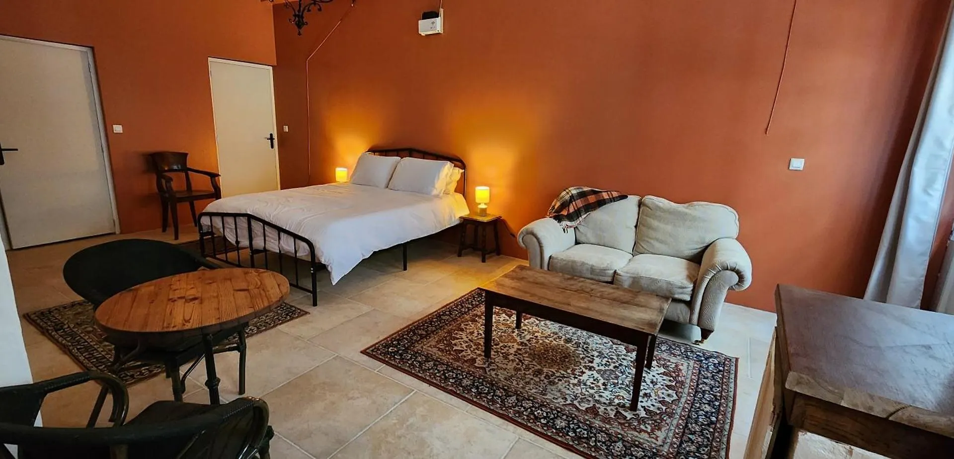 La Pelisserie, Chambres D'Hotes Saint-Antonin-Noble-Val Bed & Breakfast