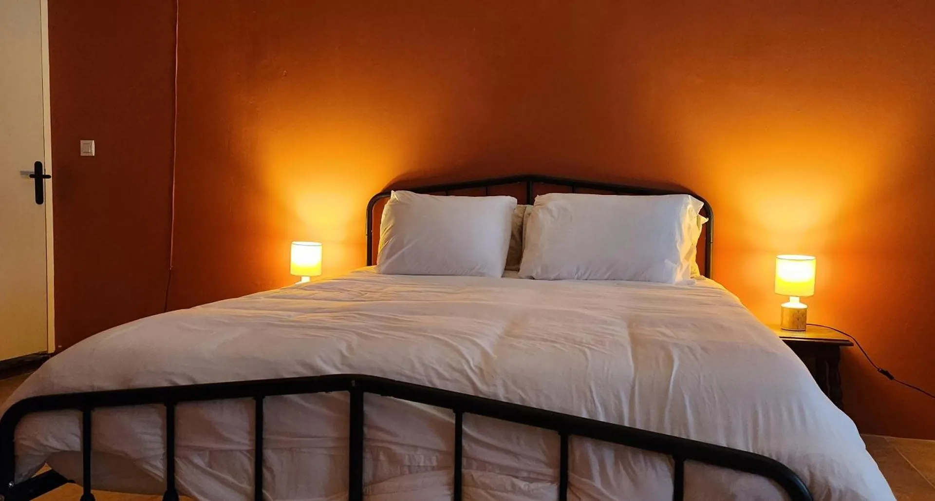 La Pelisserie, Chambres D'Hotes Saint-Antonin-Noble-Val Bed & Breakfast
